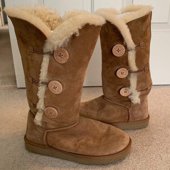 UGG Triple Button Bailey Boots, Size 8 - Picture 1 of 5